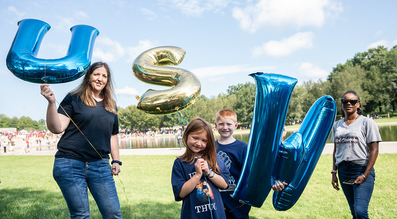 USW members with USW Balloons 